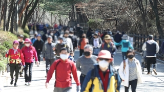 코로나 속 단풍의 계절…'마스크 등산족' 북적