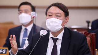 윤석열 "퇴임후 국민에 봉사" 언급에 정치권 술렁