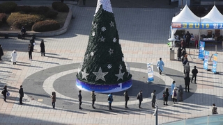 성탄절 앞두고 검사 분주…찾아가는 진료소 눈길