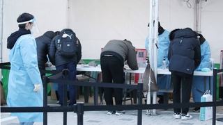 새해에도 "누구나 검사"…임시선별검사소 연장