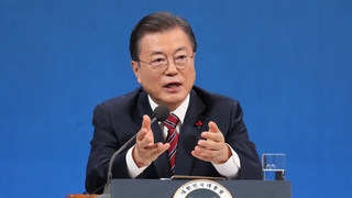 [이슈워치] 문대통령 "전직 대통령 사면, 지금은 말할 때 아냐"