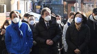 이태원 둘러본 박영선·우상호…'소상공인 챙기기' 경쟁