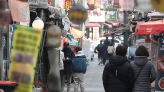 비수도권 영업 밤 10시까지…자영업자들 한숨 여전