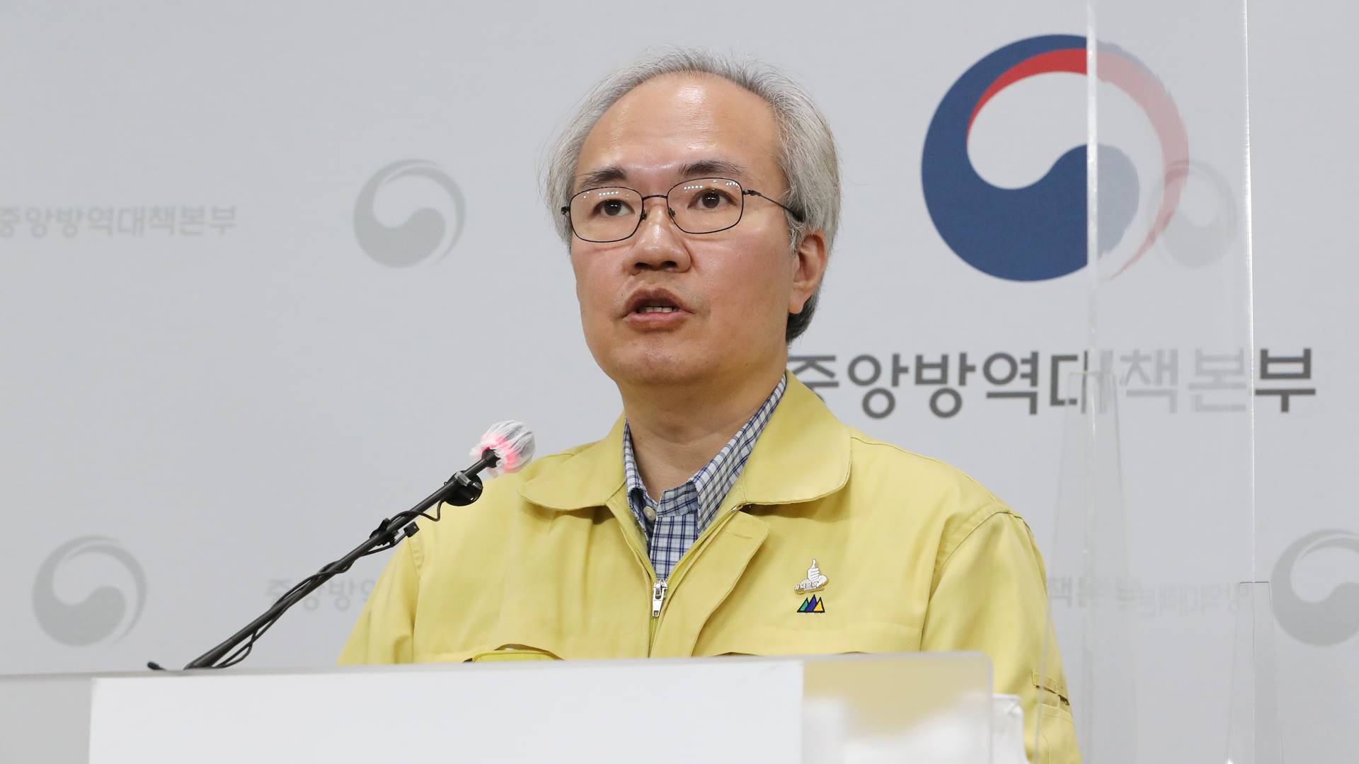 [현장연결] 질병청 "백신접종 첫날 이상반응 총 15건…두통·발열 등 경증"