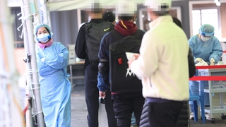 확진 459명 엿새째 400명대…휴일에도 지속 확산