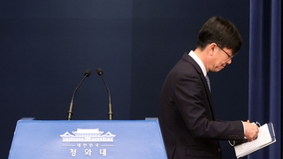 '전셋값 인상' 김상조 靑정책실장 전격 경질
