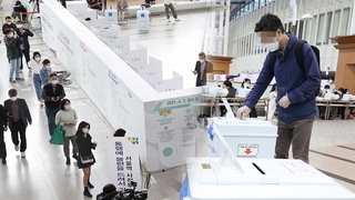 출근길·점심시간 짬 내 '한 표'…사전투표 첫날 열기