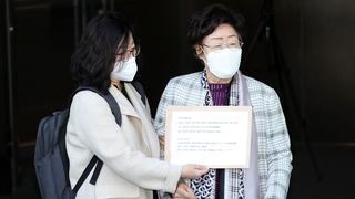 일본대사관 찾은 이용수 할머니 "ICJ 가자"