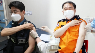 경찰·소방관 백신접종 시작…"사회 필수인력부터"