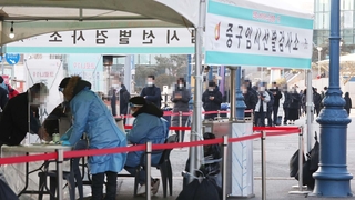 '주말 효과'로 488명 확진…"일상 감염 확산"