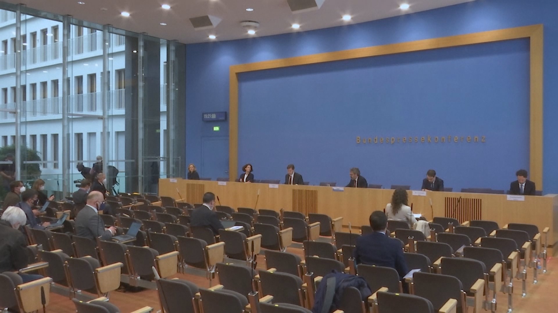 獨경찰, 세계최대 온라인카지노 후기 유니88플랫폼 폐쇄…3명 체포