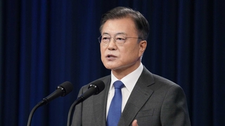 문대통령 "MB·朴·이재용 사면, 국민 공감대 고려해 판단"