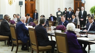 '글로벌 백신 허브' 도약…직접 생산으로 수급 돌파?