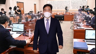 與 김오수 청문보고서 단독채택…文대통령, 임명안 재가