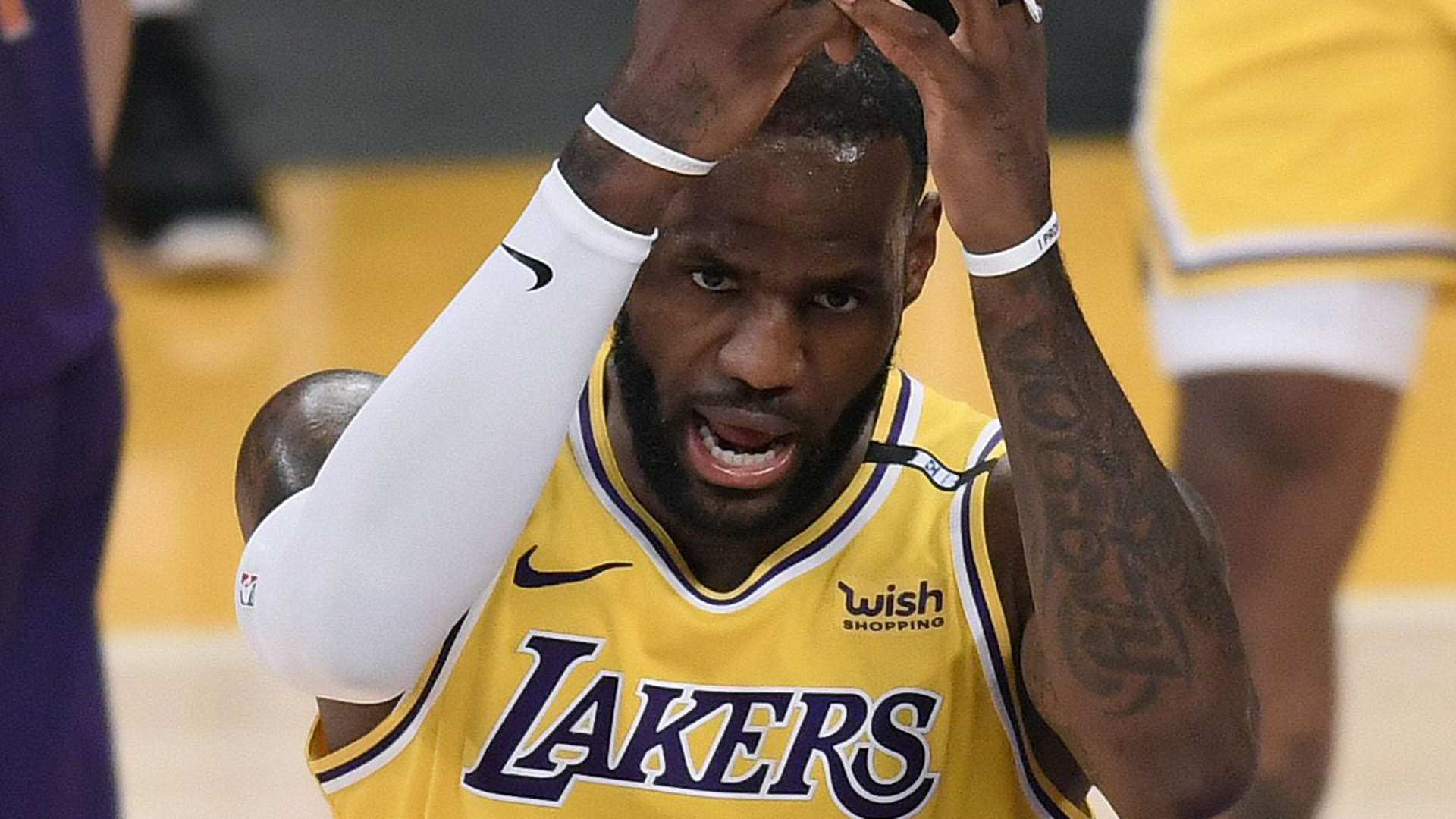 [<em class='find'온라인카지노 온카판</em] '킹' 제임스, 프로 첫 PO 1회전 탈락