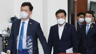 與 "곳간 풀어 전국민 재난지원금"…당정 마찰 불가피