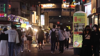 수도권 현행 거리두기 일주일 연장…지속 땐 초강수 검토