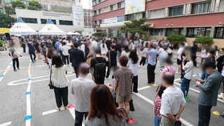 닷새째 1천명대 확진…내일부터 수도권 4단계 적용