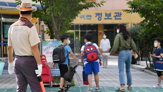 본격화한 등교수업…현장 불안은 여전