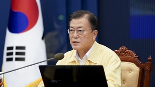 문대통령 "내년도 위기극복 예산…백신 남더라도 선점해야"