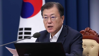 문대통령 "코로나 진정시 방역·일상 조화시킬 방역체계 모색"