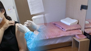 일상회복 대비해 재택치료 준비…"방역상황 안정 우선"