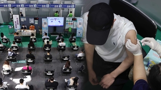 연휴 앞두고 백신 접종…"무리한 활동 피해요"