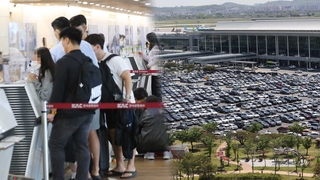 여행객 몰린 김포공항…"혼잡한 곳은 피해요"