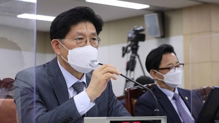 "집값 올라 송구"…재건축 규제 완화엔 난색