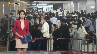 [1번지 시선] 연휴 하루 앞둔 김포공항…여행객들로 '북적' 外