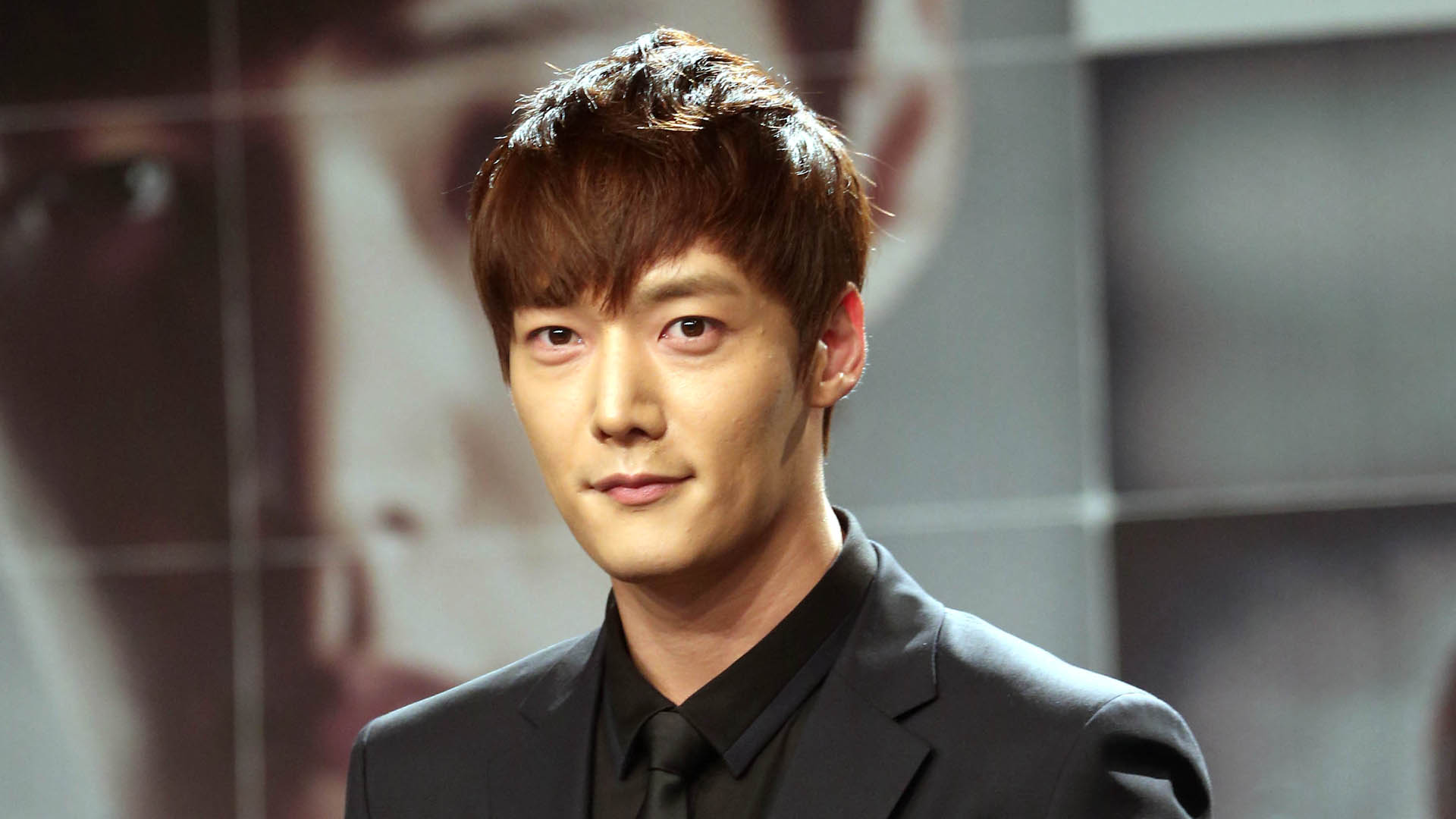 [SNS핫피플] 배우 <em class='find'해외 온라인카지노 벳무브</em, '불법영업' 유흥주점서 술자리 外