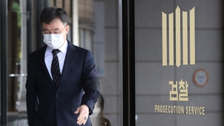 '대장동 핵심' 김만배 검찰 조사…의혹 전면 부인