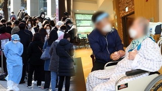 확진 사흘 연속 3천명대…요양병원 접촉면회 중단