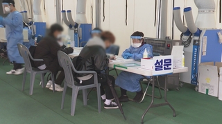 비수도권 첫 900명대 확진…병상 부족도 현실화