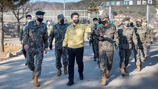 서욱, 육군부대 방역점검…"돌파감염·변이 심각"