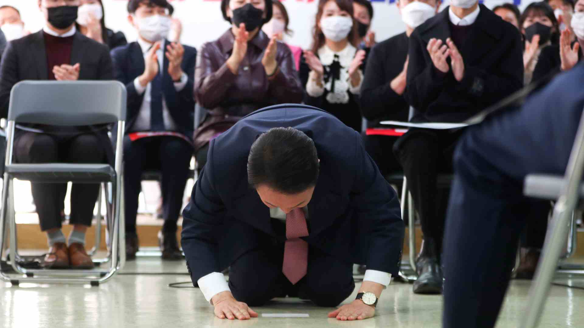 온라인카지노 후기 벳위즈 "새해 저부터 바꾸겠습니다"…국민 앞에 큰 <em class='find'절</em