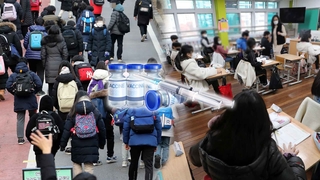 "새학기 정상 등교 목표"…12~17세 절반 접종 완료
