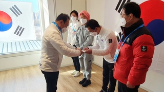 베이징에서 맞은 설날…태극전사, 세뱃돈에 함박웃음