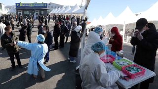 선별진료소 신속항원검사 시행…연휴 여파 '북적'