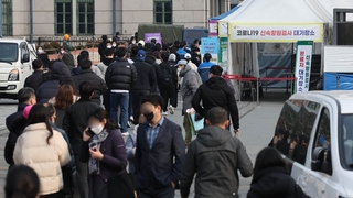 사망 216명 '최다'…재택치료자 100만명 넘어