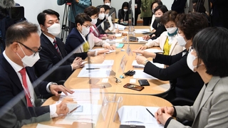 벼랑 끝 여가부…여성단체는 더 강력한 전담부서 요구