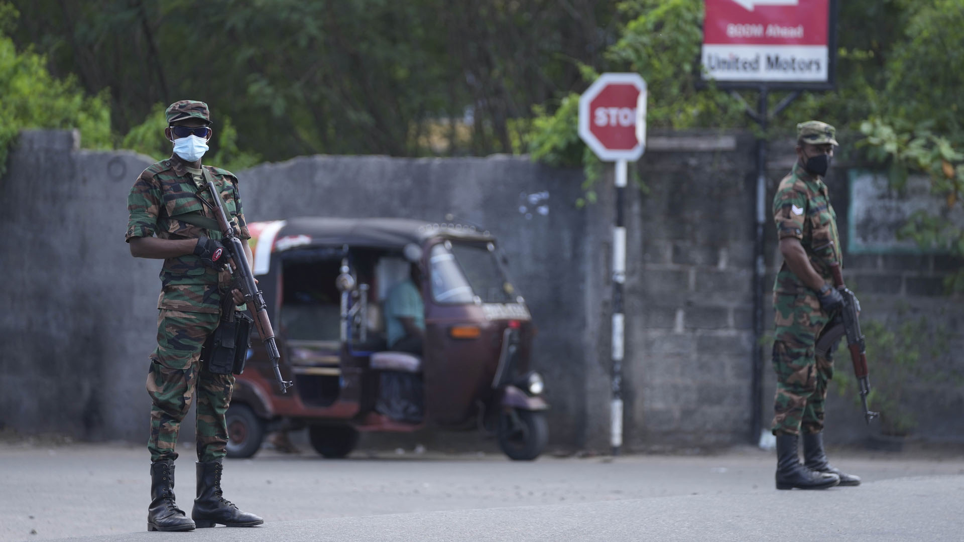 스리랑카, 비상사태·통행금지령 이어 온라인카지노 후기 유니벳도 <em class='find'차단</em