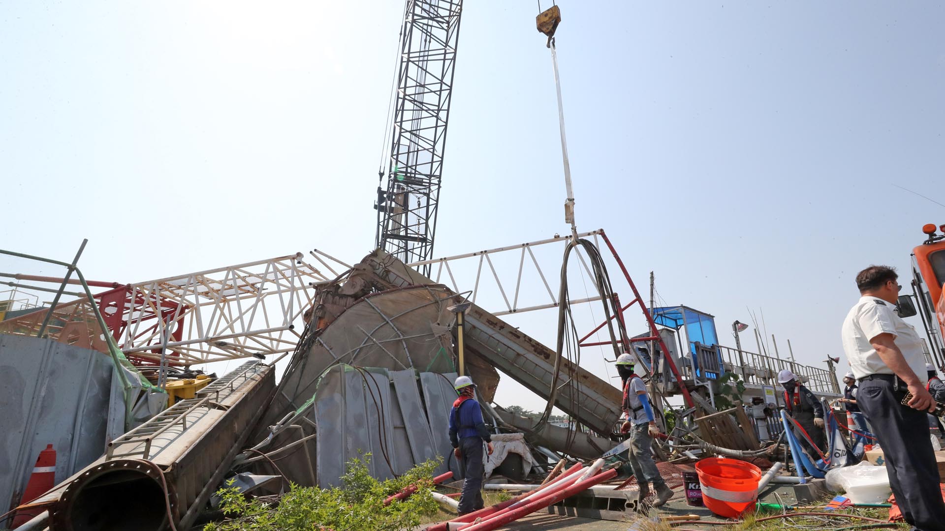 온라인카지노 순위 <em class='find'동빈내항</em 부두서 작업 중이던 크레인 쓰러져