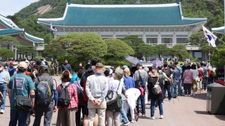 청와대 연일 '문전성시'…보행자수 4~5배 급증