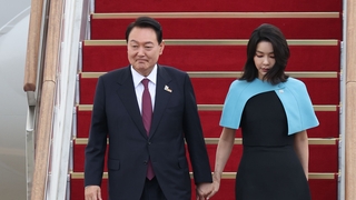 "김건희 여사 수행 안했다…대통령 부부와 오랜 인연"