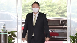 10m 떨어져서 약식회견 재개…"해야하지 않겠나"