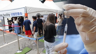 주말에도 뚜렷한 확산세…50대도 4차접종 시작