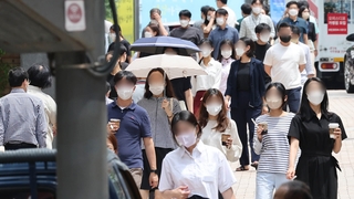 "거리두기 효과 한정적…적시치료는 국가 책임"