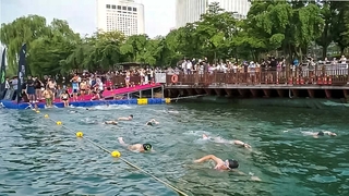 폭염속 주말…석촌호수 헤엄치고 계곡에 풍덩