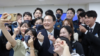 신임 순경들 만난 윤대통령 "경찰 중립성 보장"